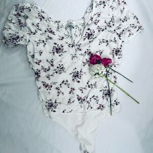 NWOT Abercrombie & Fitch Floral White Bodysuit
